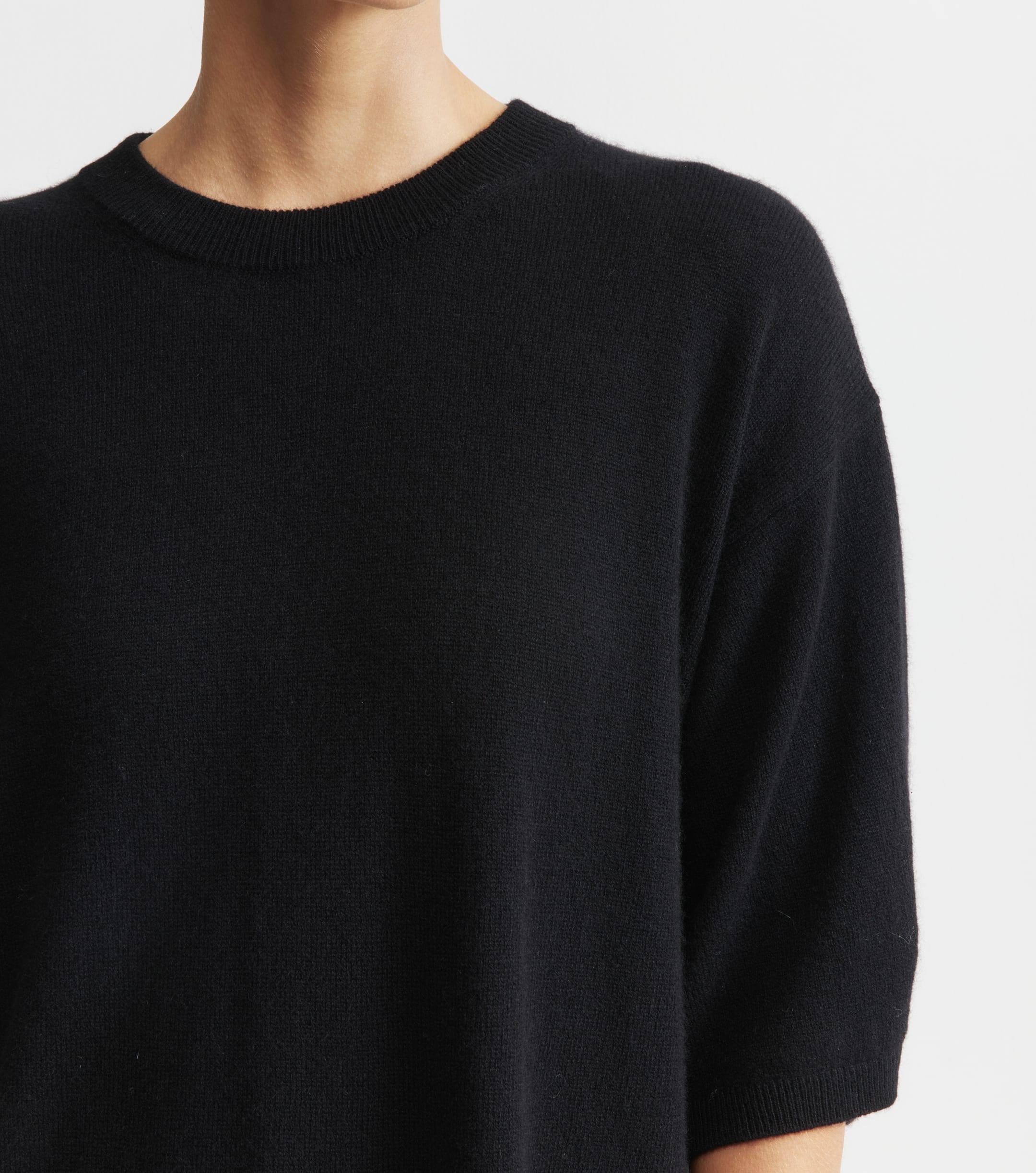 Cashmere Featherweight Oversize Tee - Black