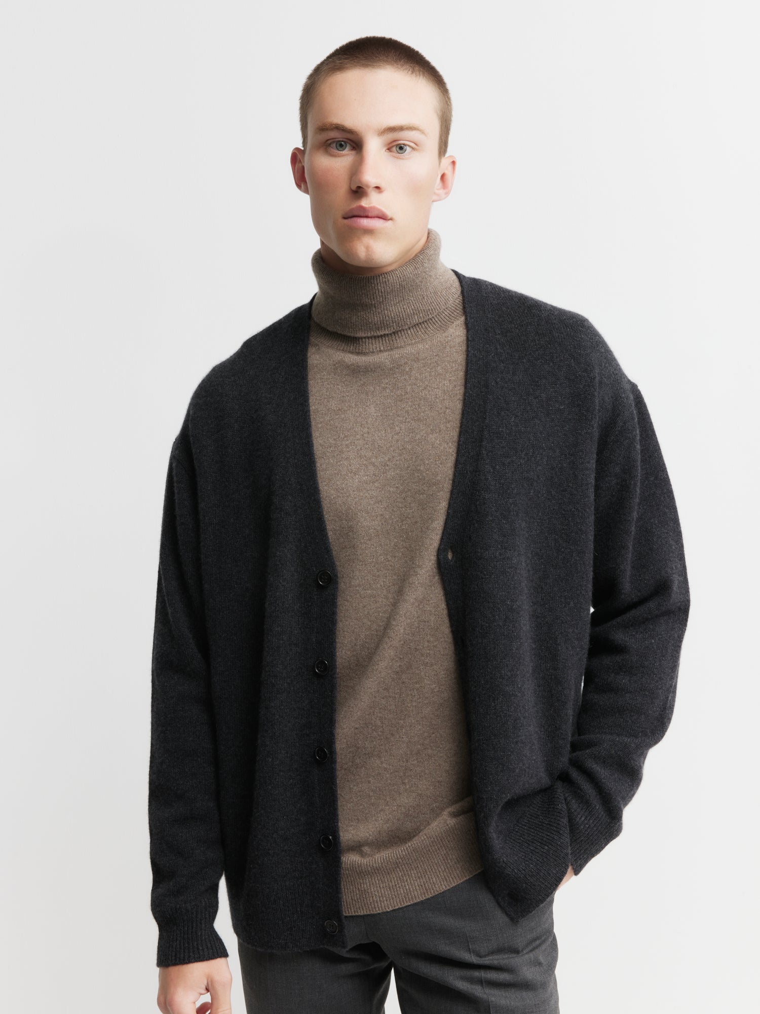 Mens Relaxed Cashmere Cardigan - Graphite