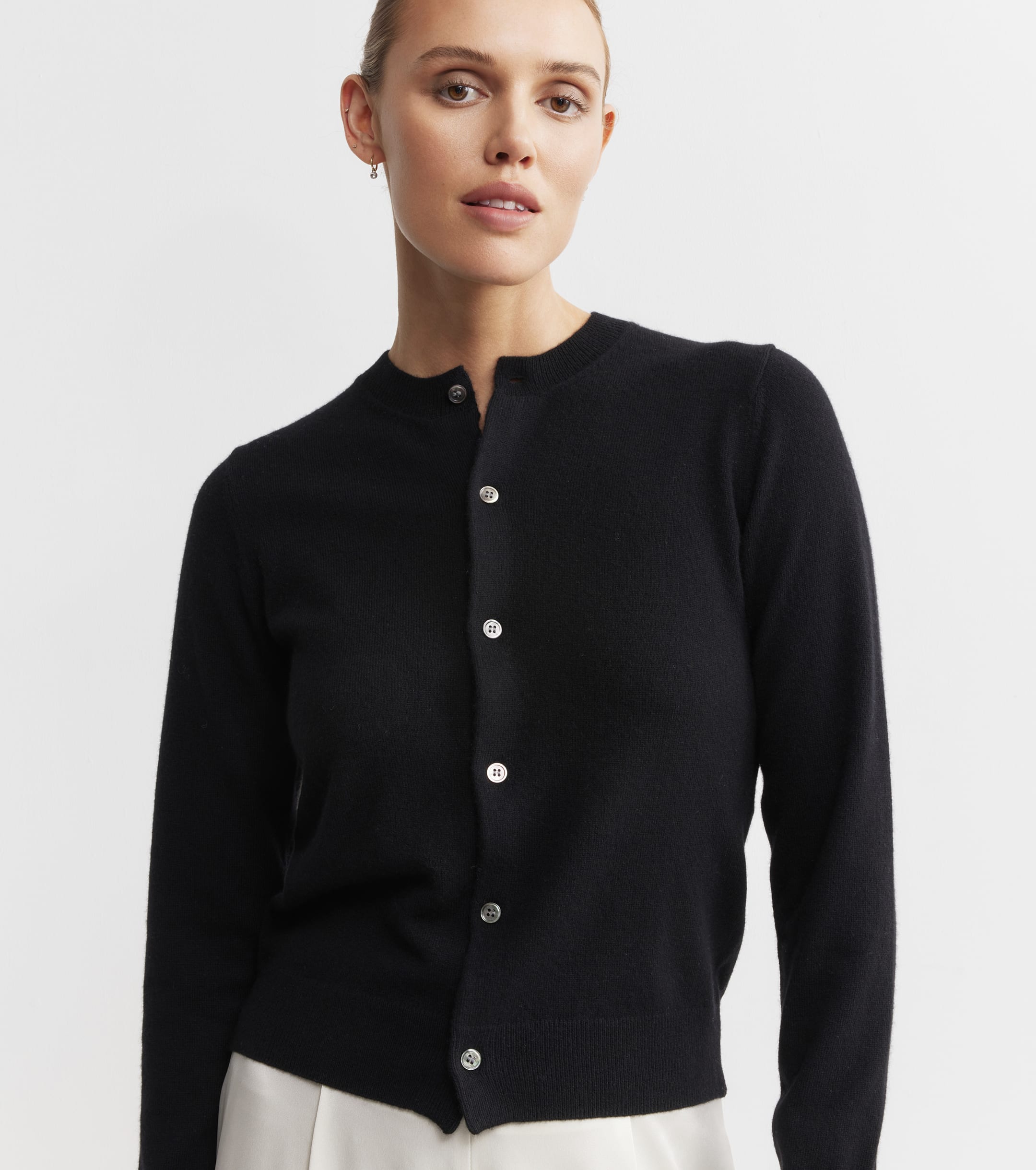 Essential Cashmere Crew Cardigan - Black