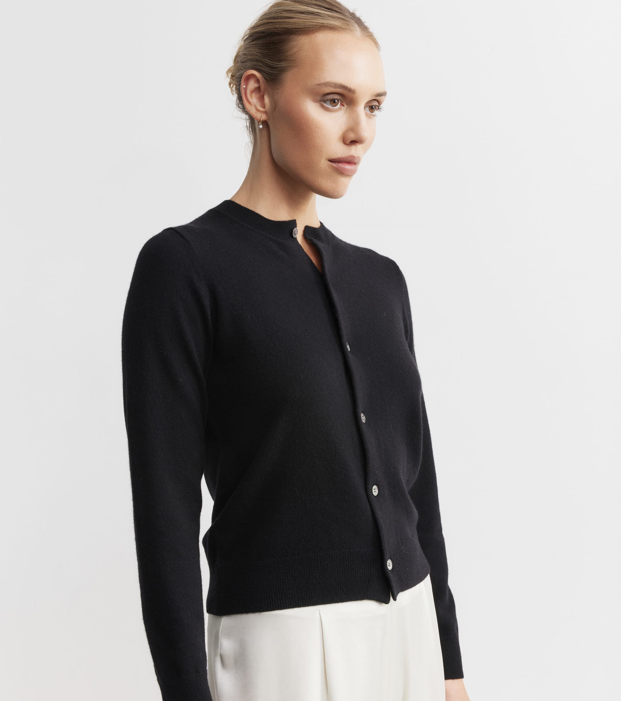 Essential Cashmere Crew Cardigan - Black