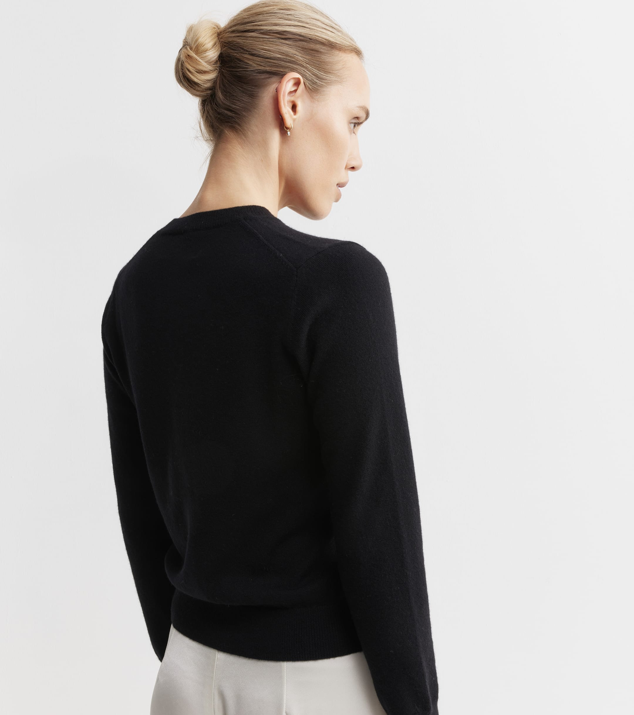 Essential Cashmere Crew Cardigan - Black
