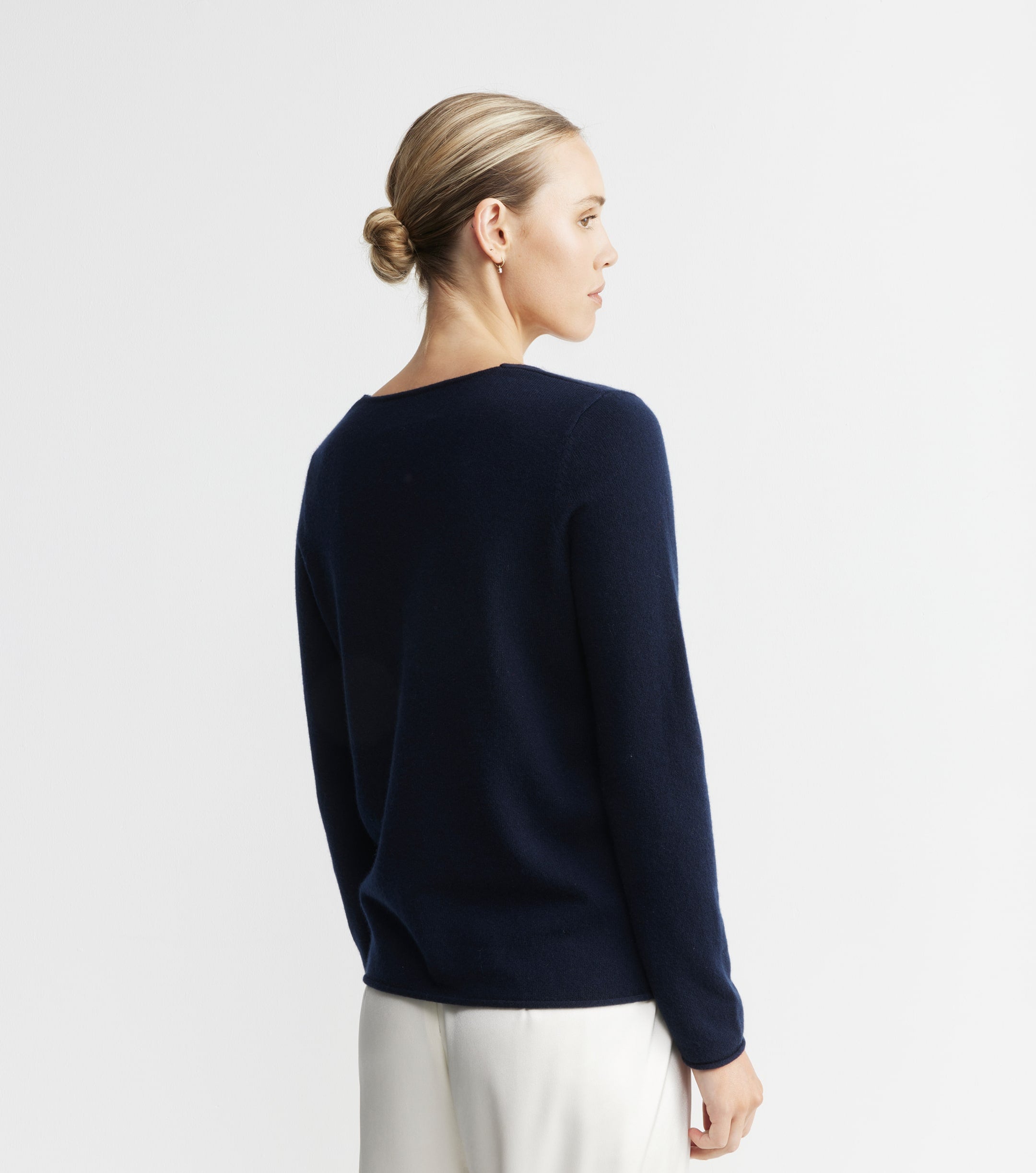 Essential Cashmere V Sweater - Navy