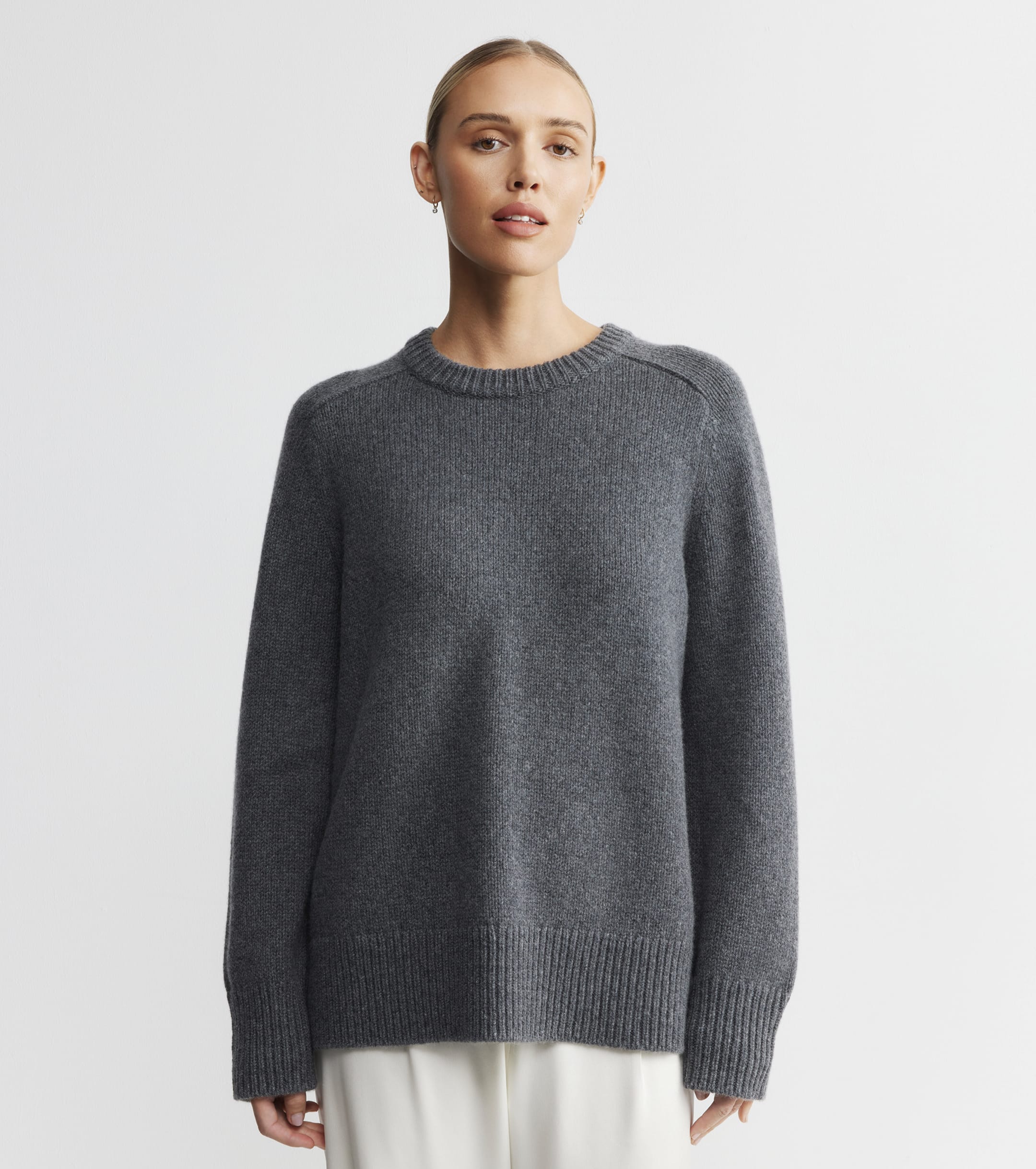Luxe Cashmere Saddle Crew Sweater - Graphite