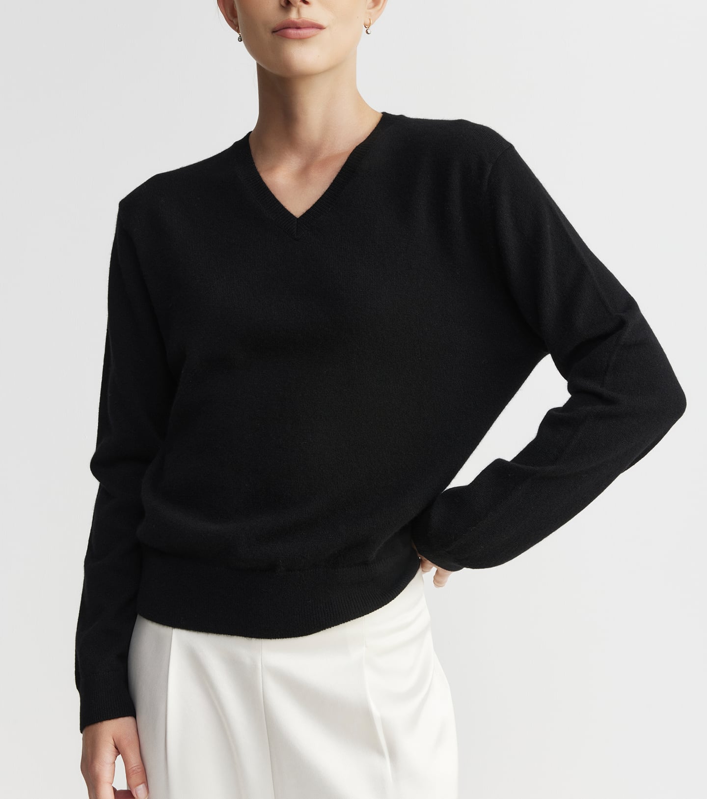Signature Cashmere V-Neck - Black
