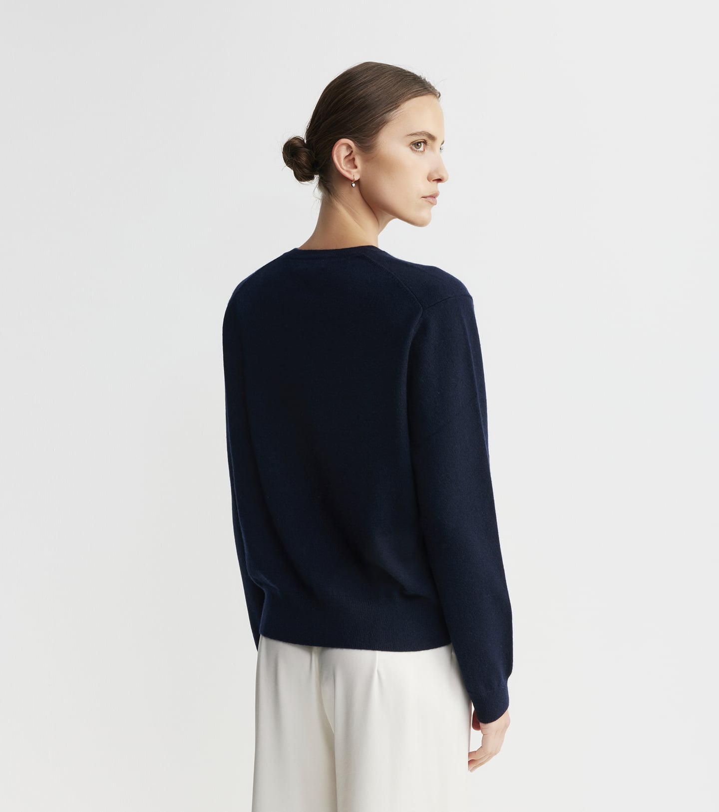 Signature Cashmere V-Neck - Navy