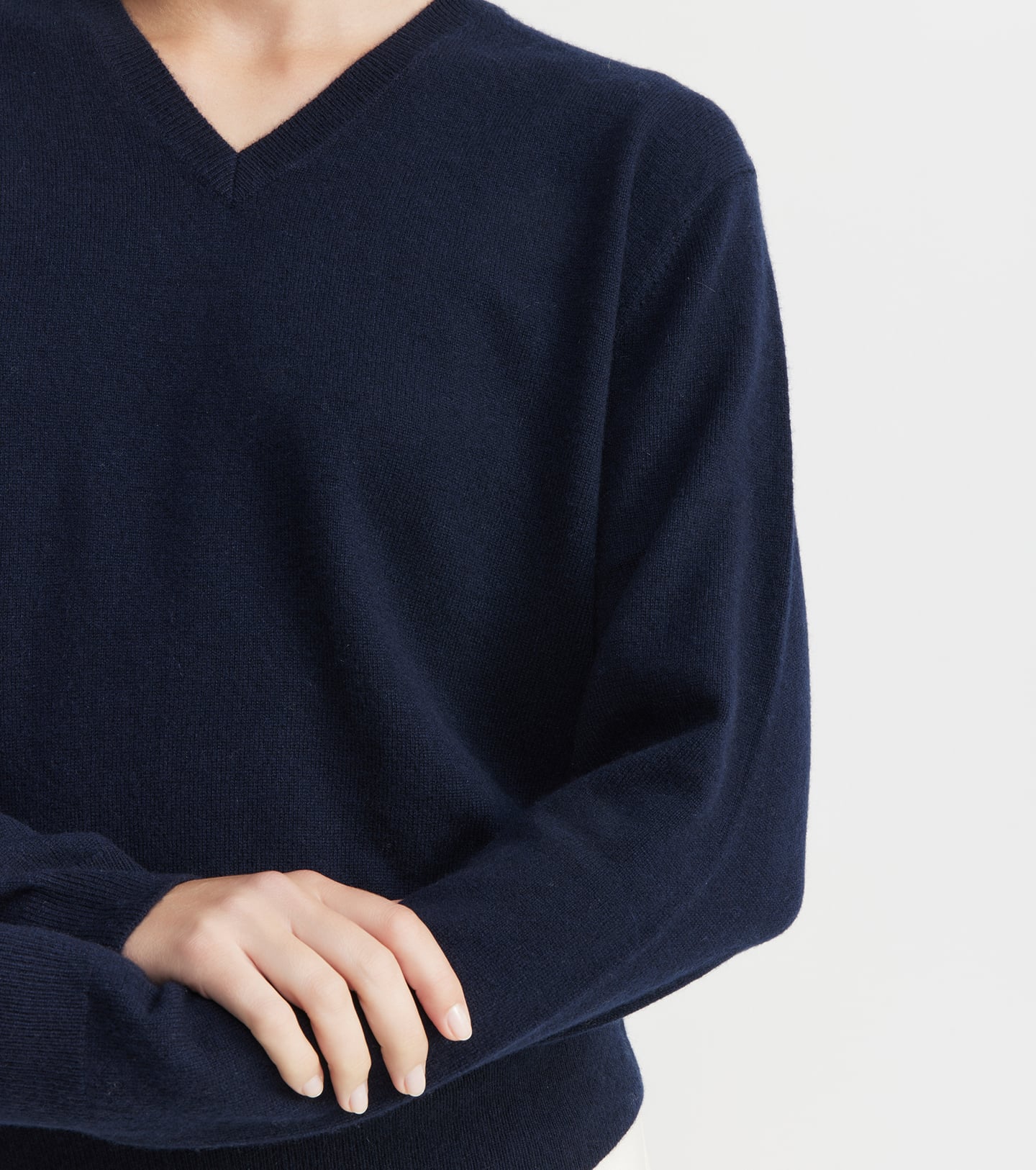 Signature Cashmere V-Neck - Navy