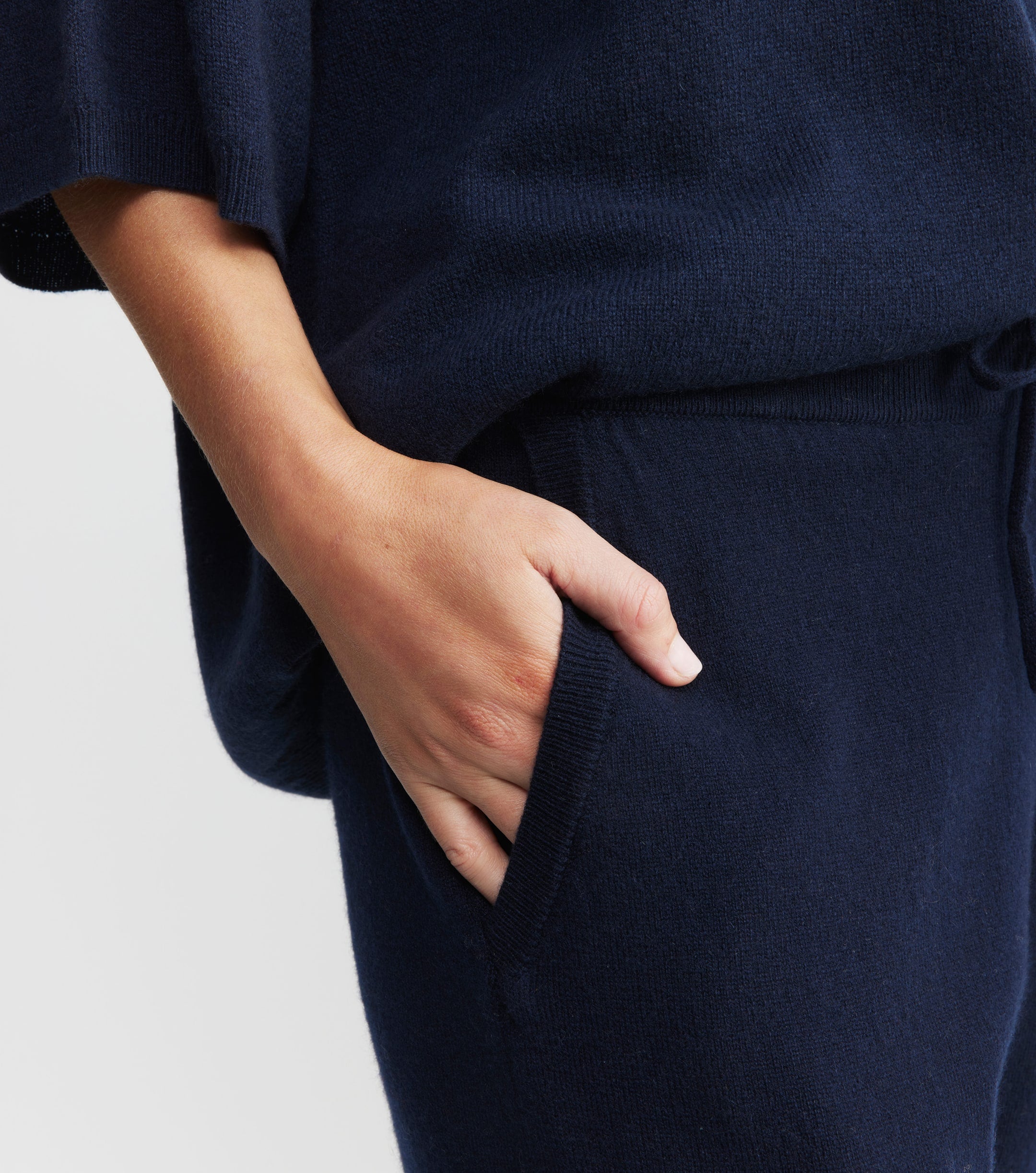 Essential Cashmere Jogger - Navy