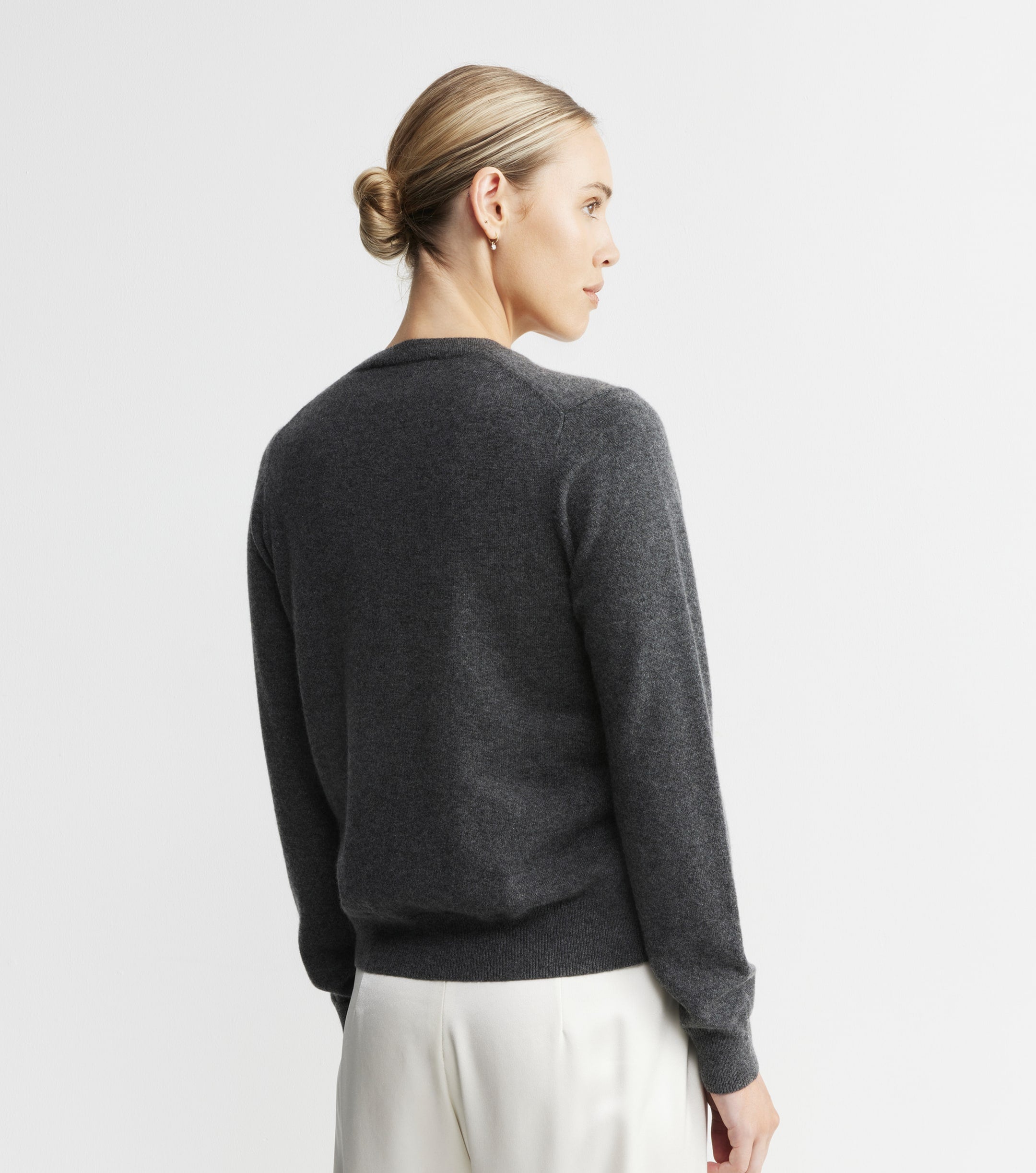 Essential Cashmere V Cardigan - Graphite