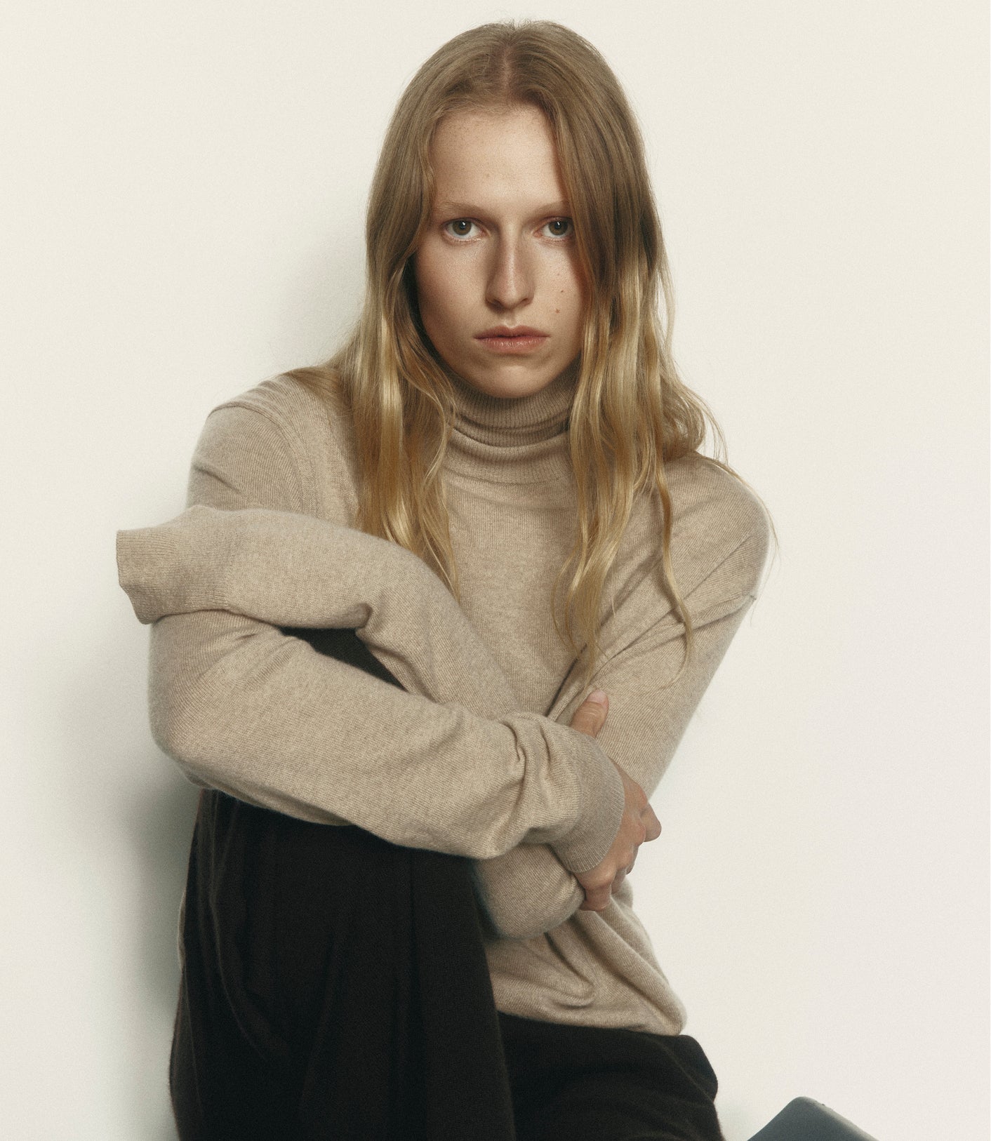 Signature Relaxed Cashmere Turtle Neck - Birch