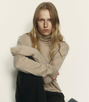 Signature Relaxed Cashmere Turtle Neck - Birch