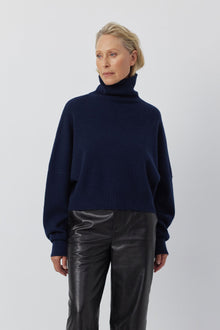  Cashmere Chunky Cropped Mock Neck Sweater - Navy