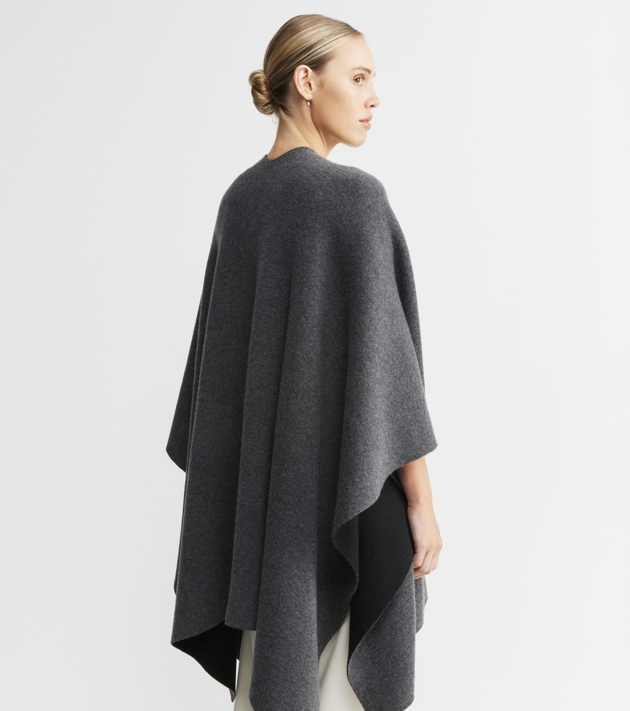 Cashmere Double Sided Cape - Black/Graphite