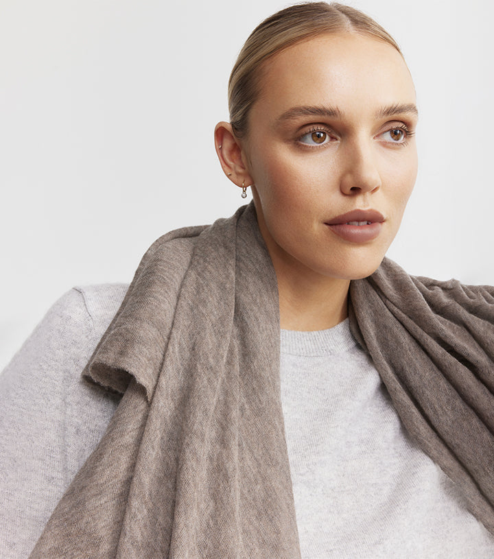 Cashmere Fine Diagonal Wrap - Walnut