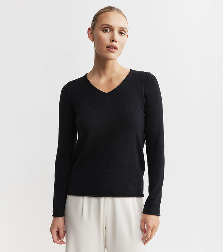 Essential Cashmere V Sweater - Black