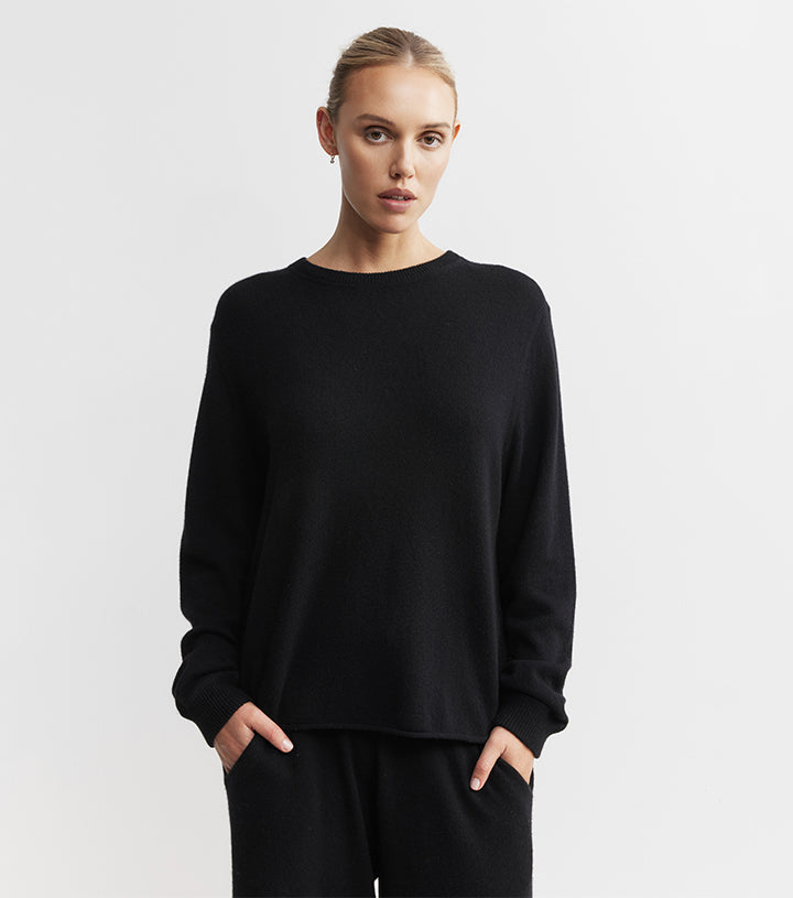 Cashmere Featherweight Oversize Crew - Black