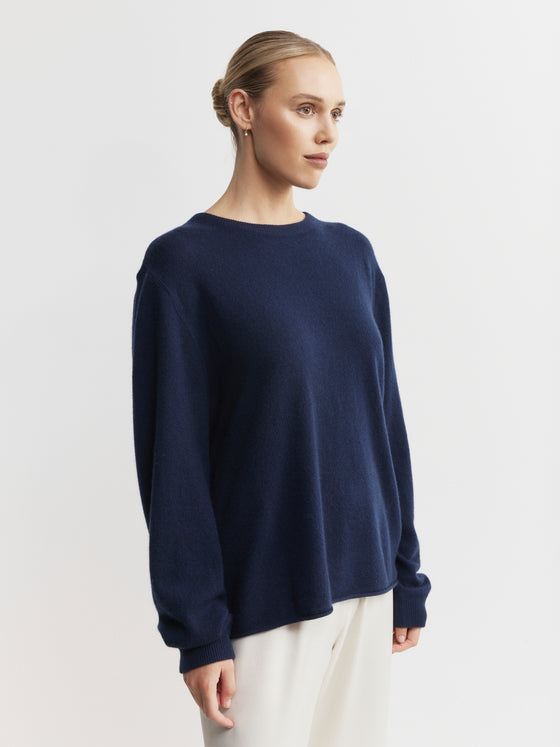 Cashmere Featherweight Oversize Crew - Navy