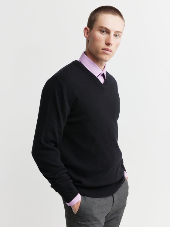 Mens Essential Cashmere V Sweater - Black