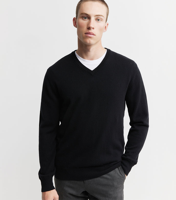 Mens Essential Cashmere V Sweater - Black