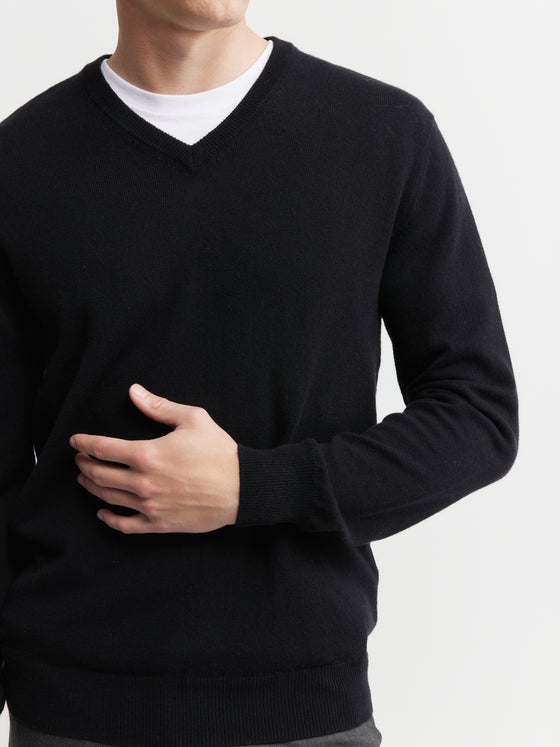 Mens Essential Cashmere V Sweater - Black