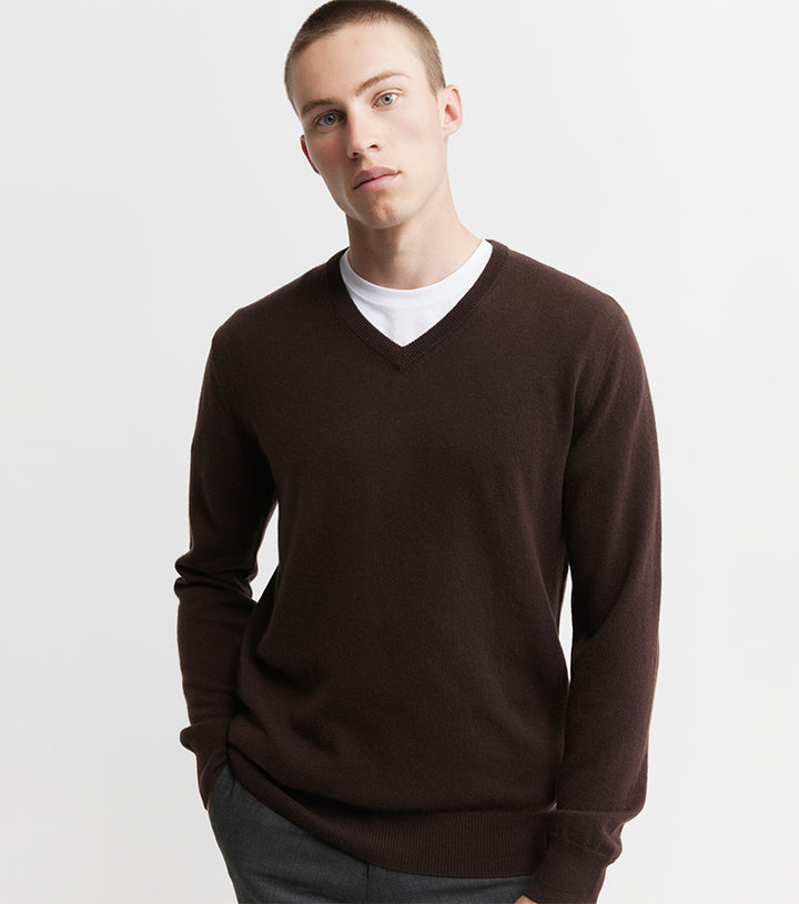 Mens Essential Cashmere V Sweater - Chocolate
