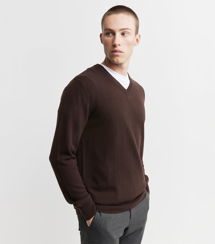 Mens Essential Cashmere V Sweater - Chocolate