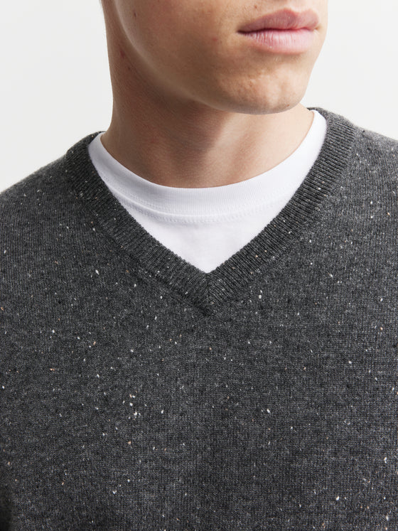 Mens Essential Cashmere V Sweater - Charcoal Donegal