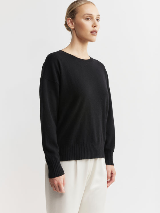 Essential Cashmere Relaxed Crewneck - Black