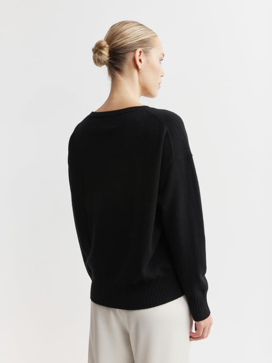 Essential Cashmere Relaxed Crewneck - Black