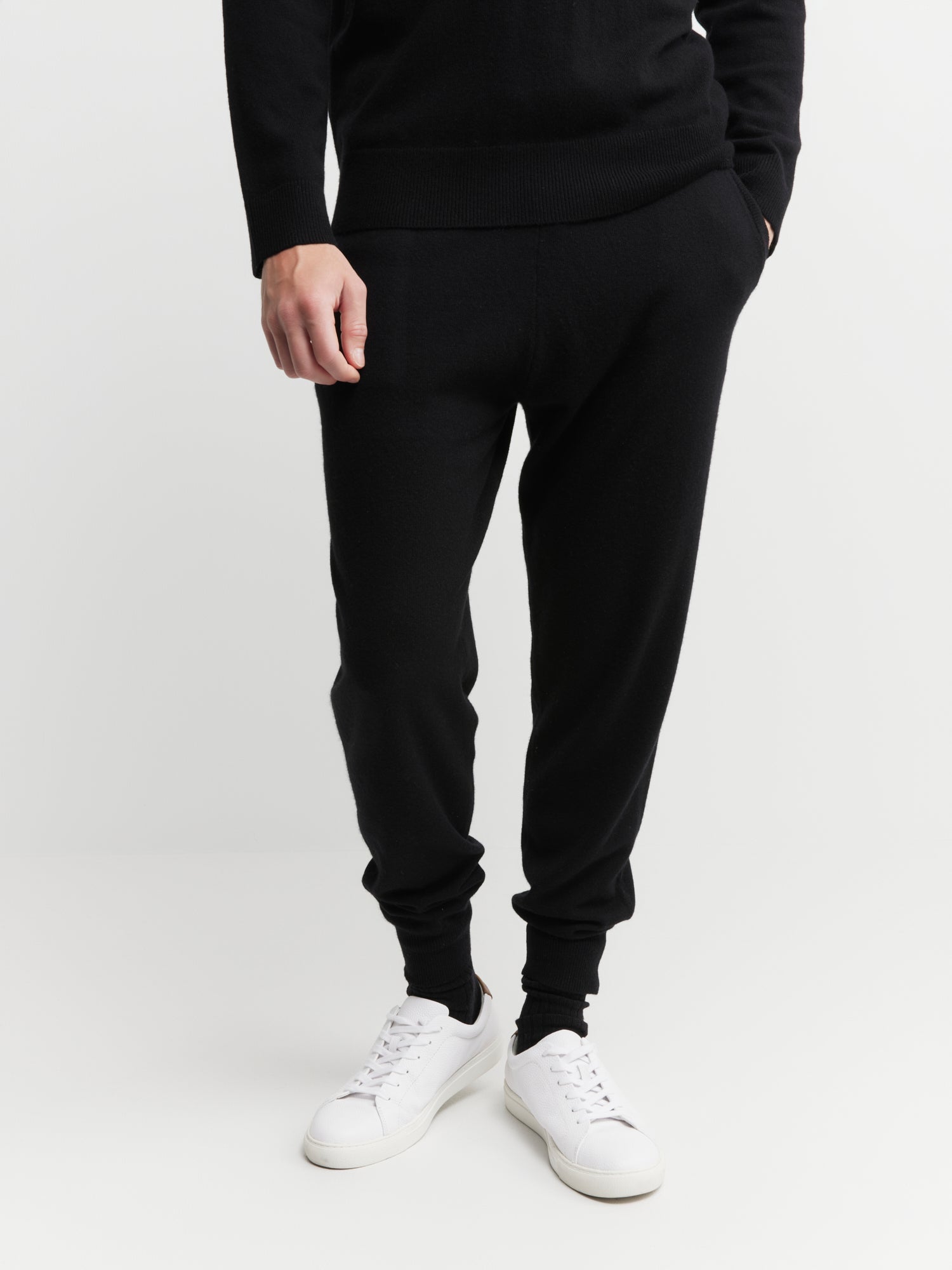 Unisex Essential Cashmere Jogger - Black