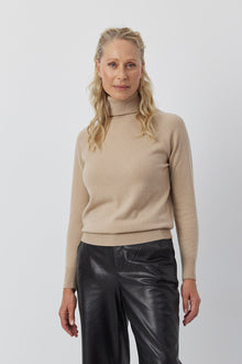  Essential Cashmere Roll Neck - Camel