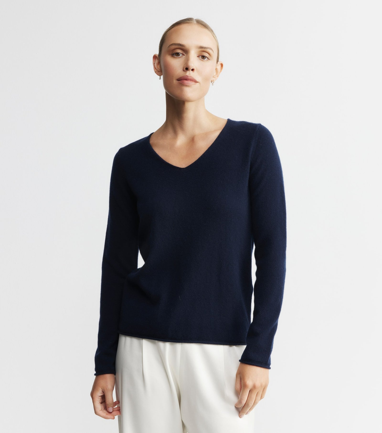 Essential Cashmere V Sweater - Navy