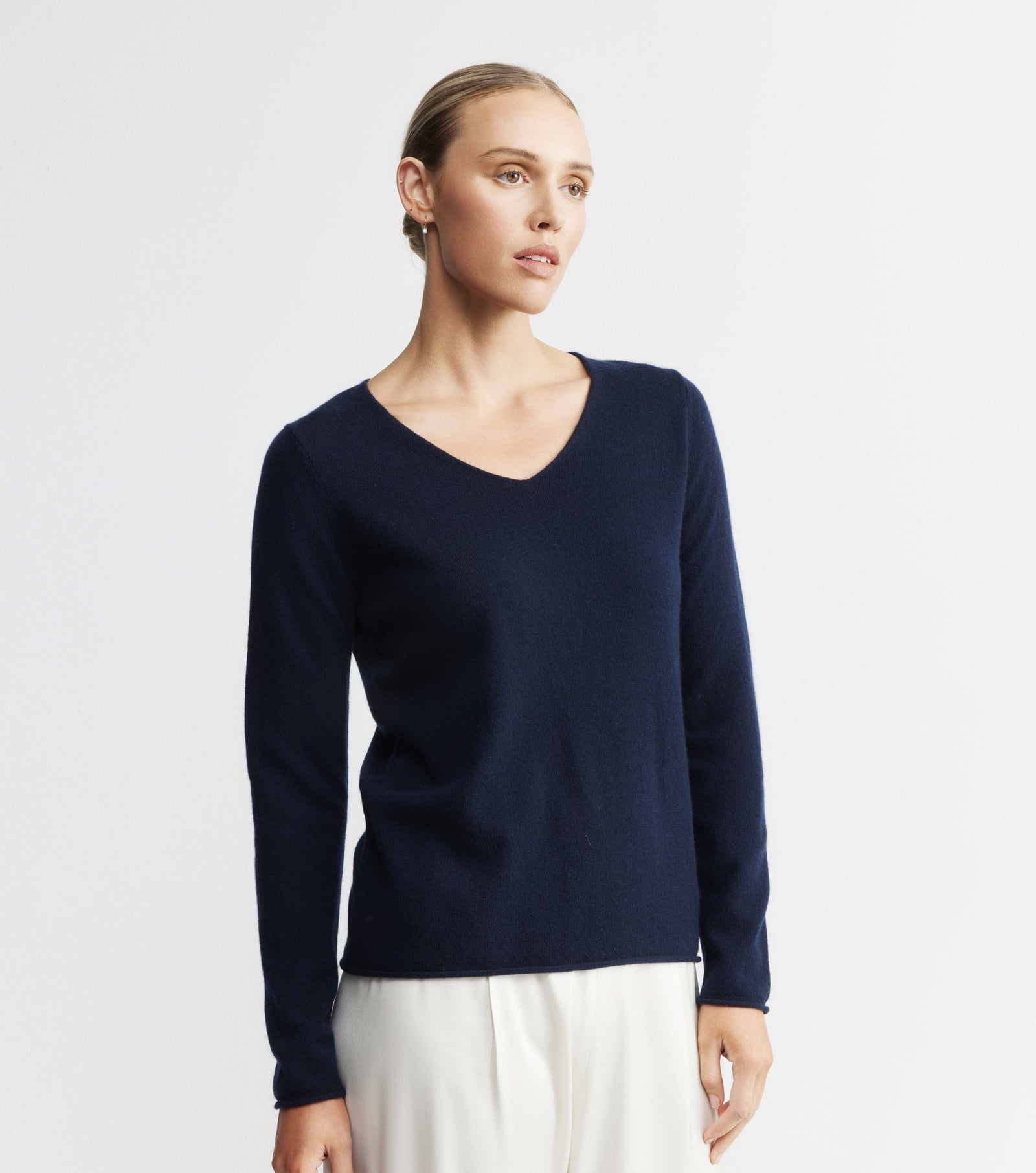 Essential Cashmere V Sweater - Navy