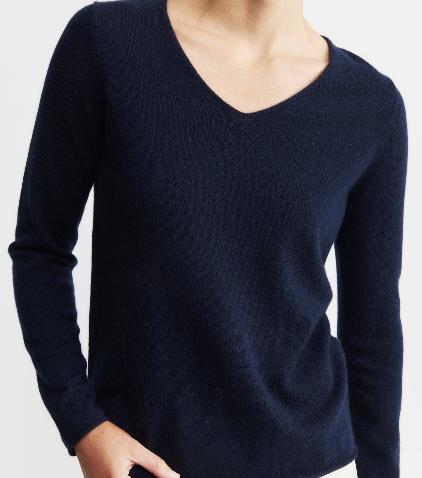 Essential Cashmere V Sweater - Navy