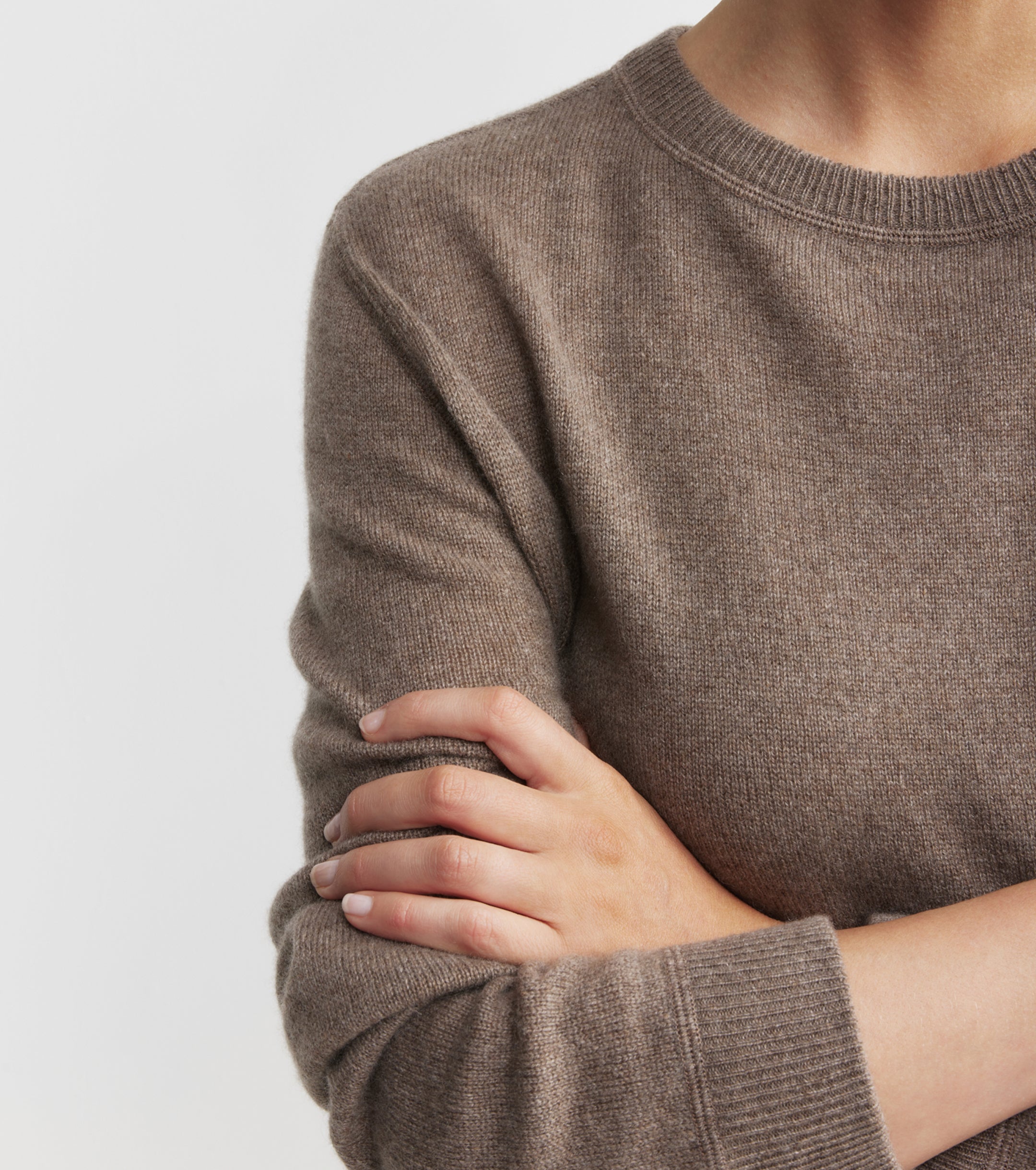 Featherweight Cashmere Oversize Crew - Walnut