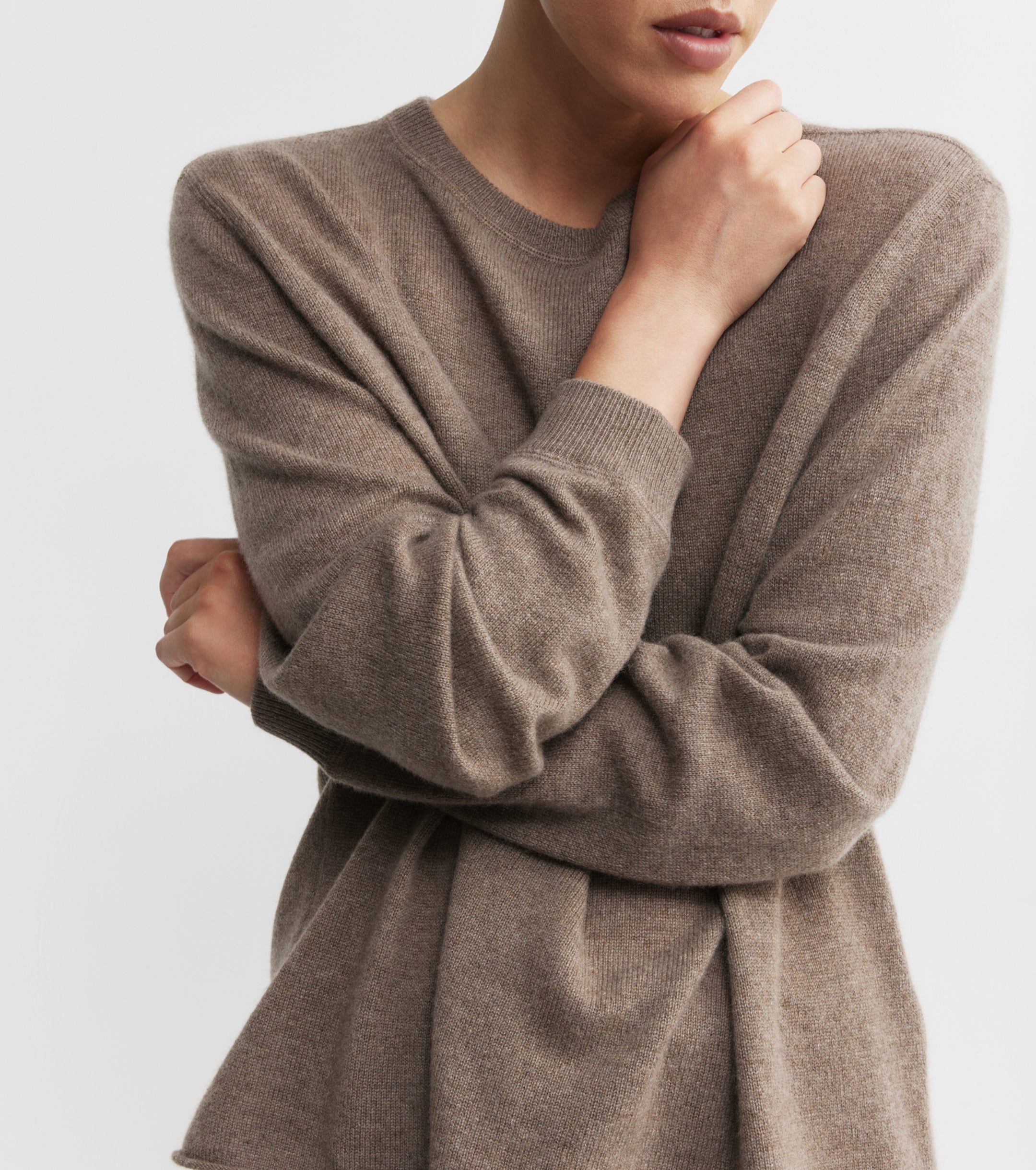 Featherweight Cashmere Oversize Crew - Walnut