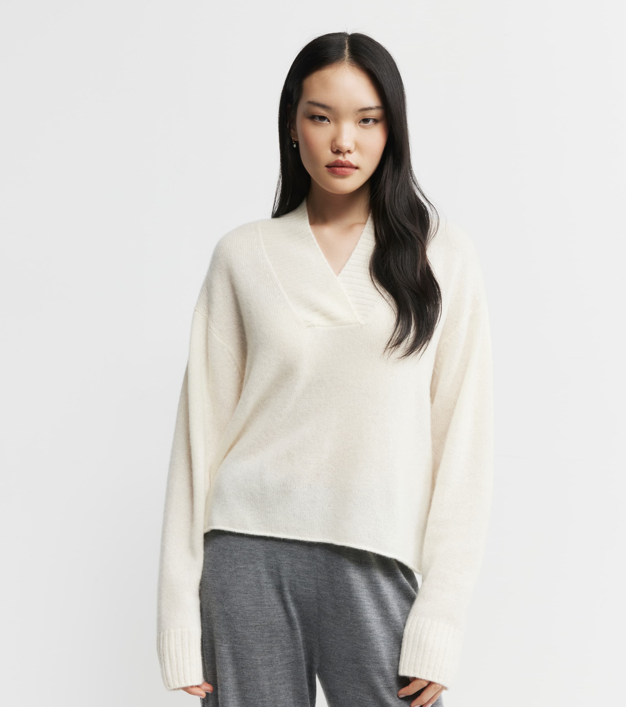 Featherweight Cashmere V - Cream
