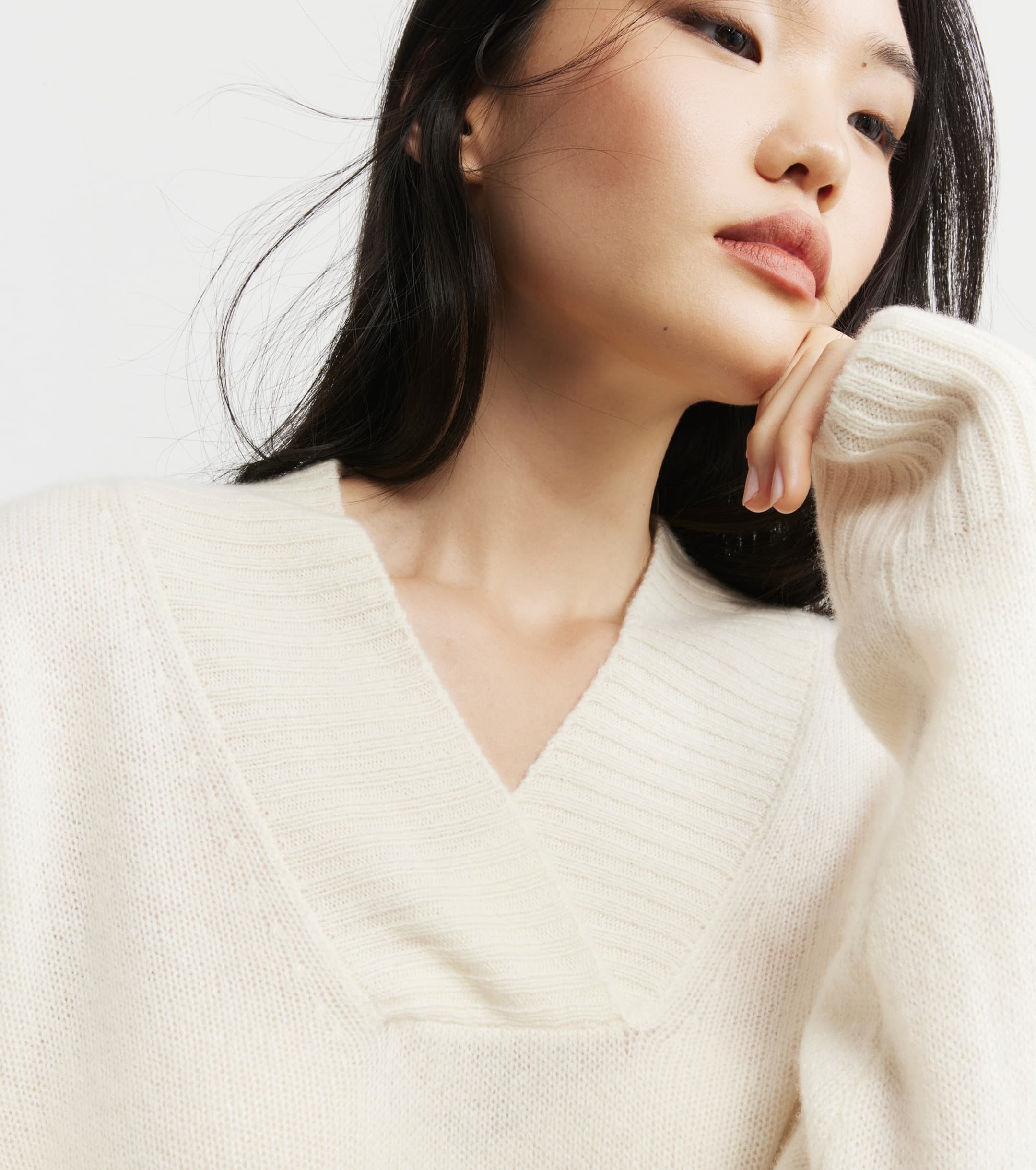 Featherweight Cashmere V - Cream