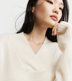 Featherweight Cashmere V - Cream