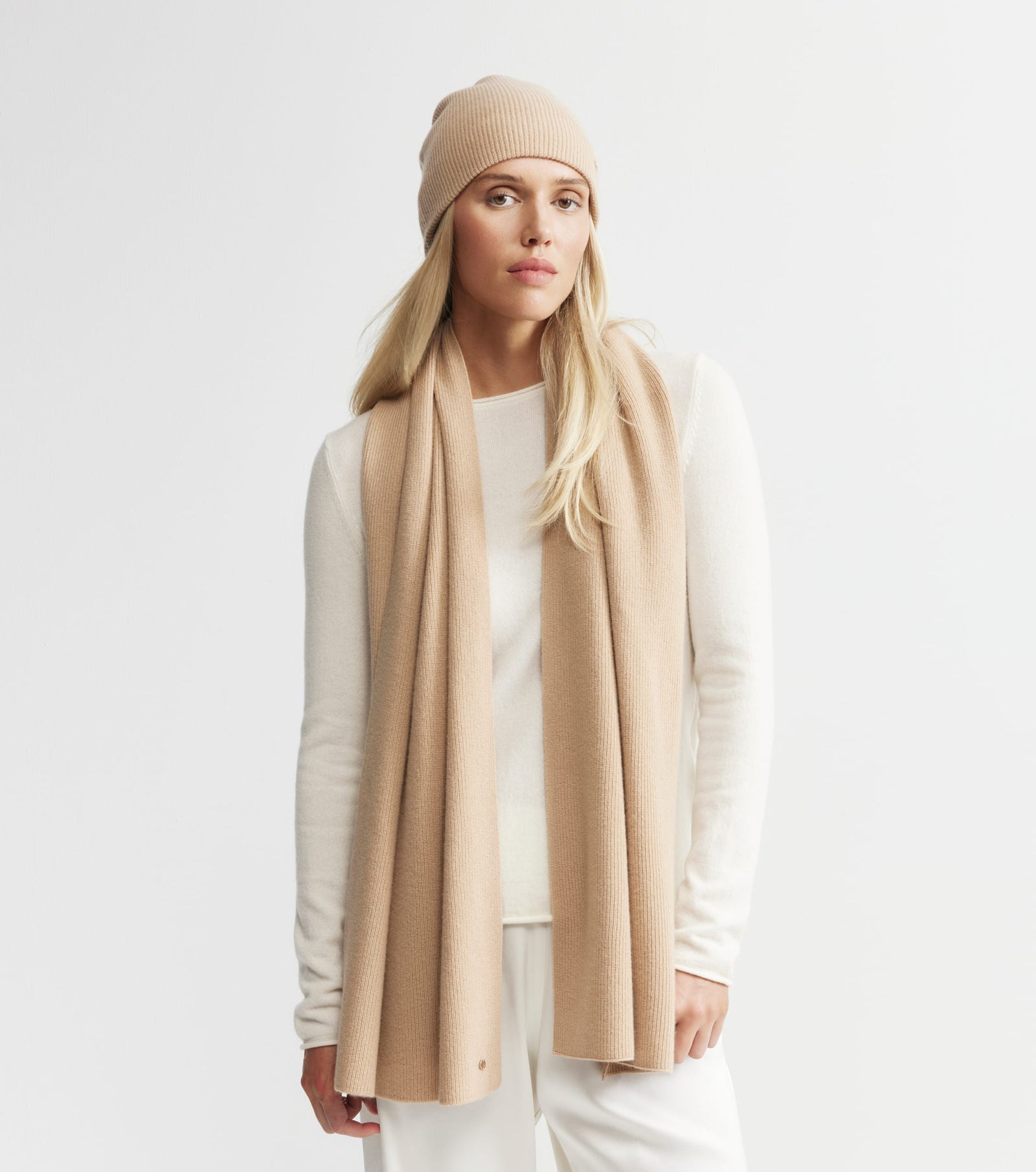 Cashmere Fisherman Rib Beanie - Camel