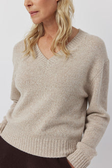  Luxe Cashmere V Neck Sweater - Beige Melange