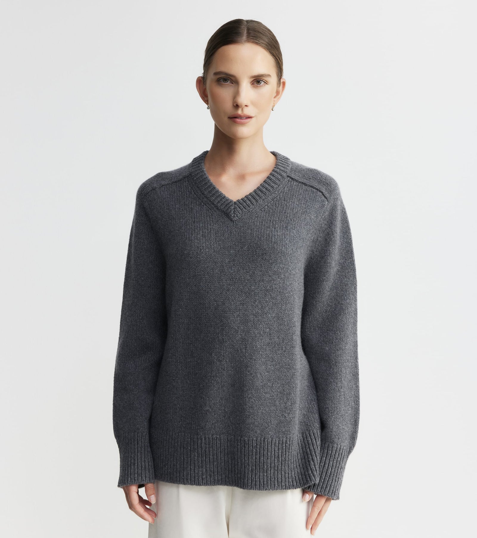 Luxe Cashmere Saddle V Sweater - Graphite