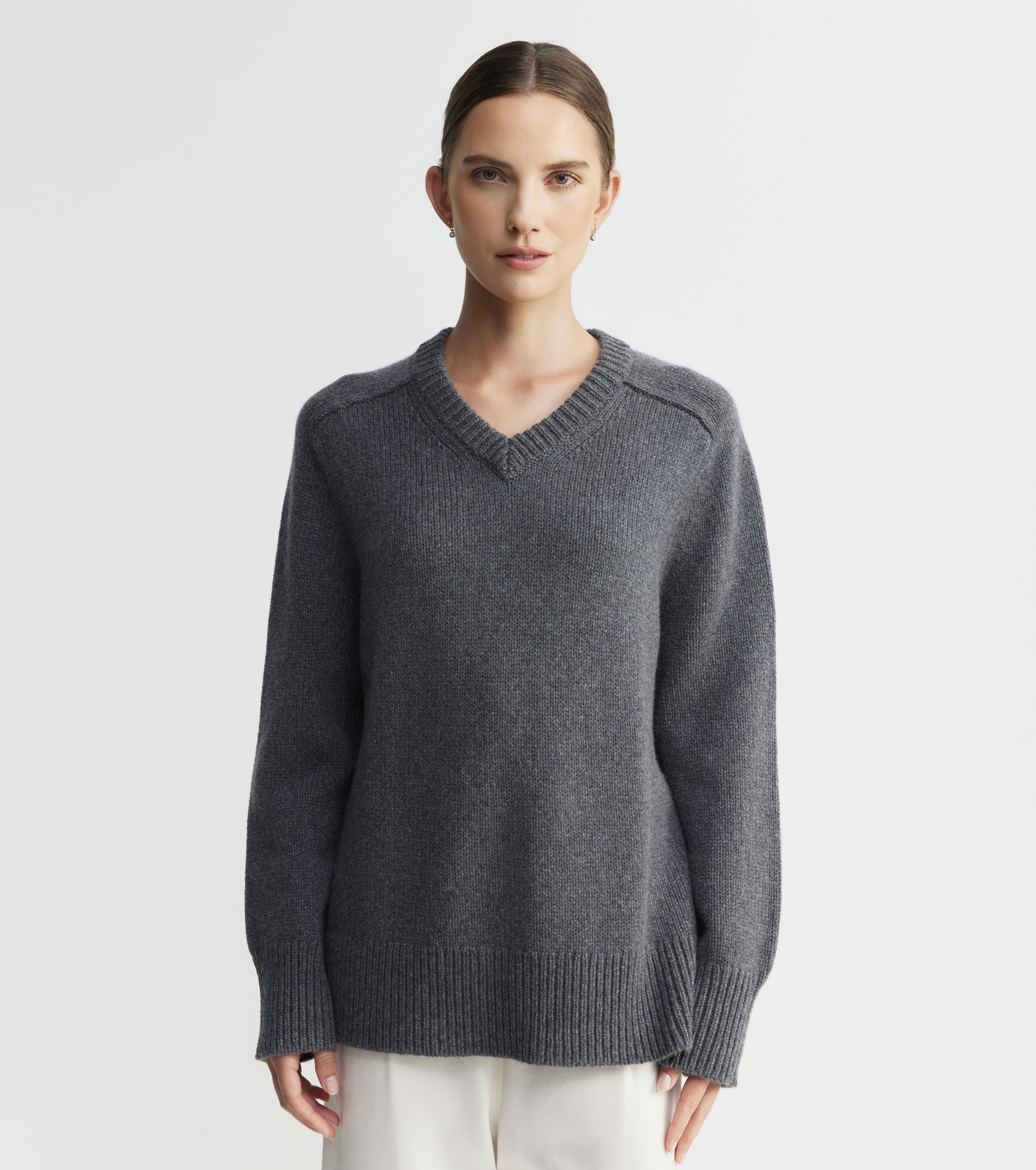 Luxe Cashmere Saddle V Sweater - Graphite