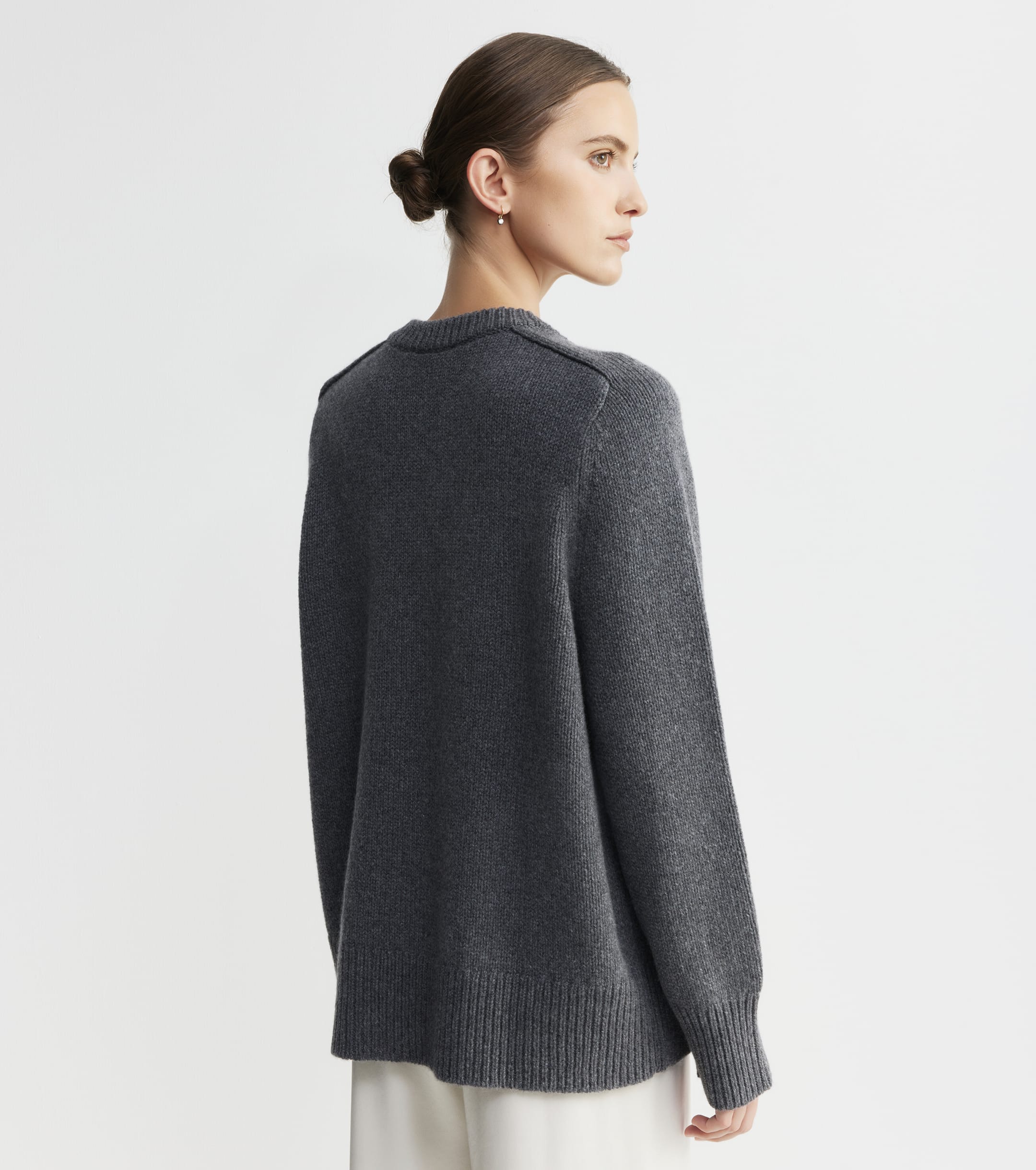 Luxe Cashmere Saddle V Sweater - Graphite