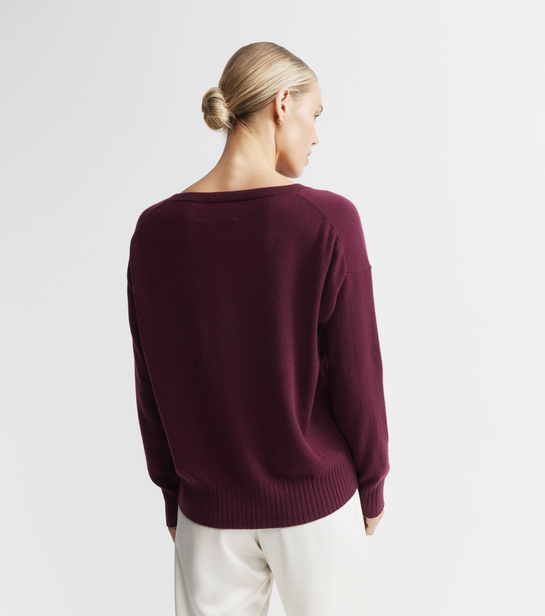 Essential Cashmere Relaxed Crew Neck - Burgundy