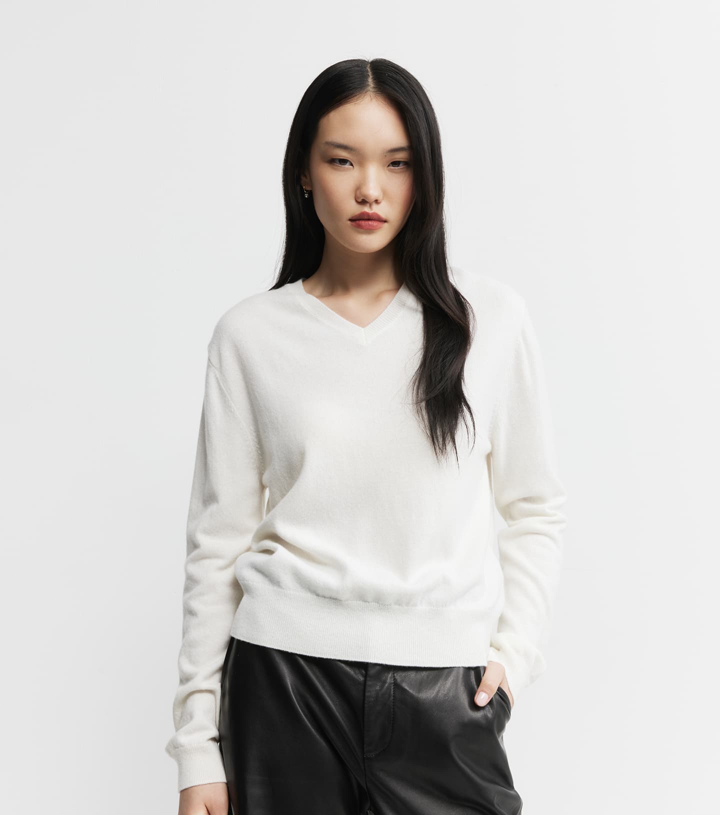 Signature Cashmere V-Neck - White