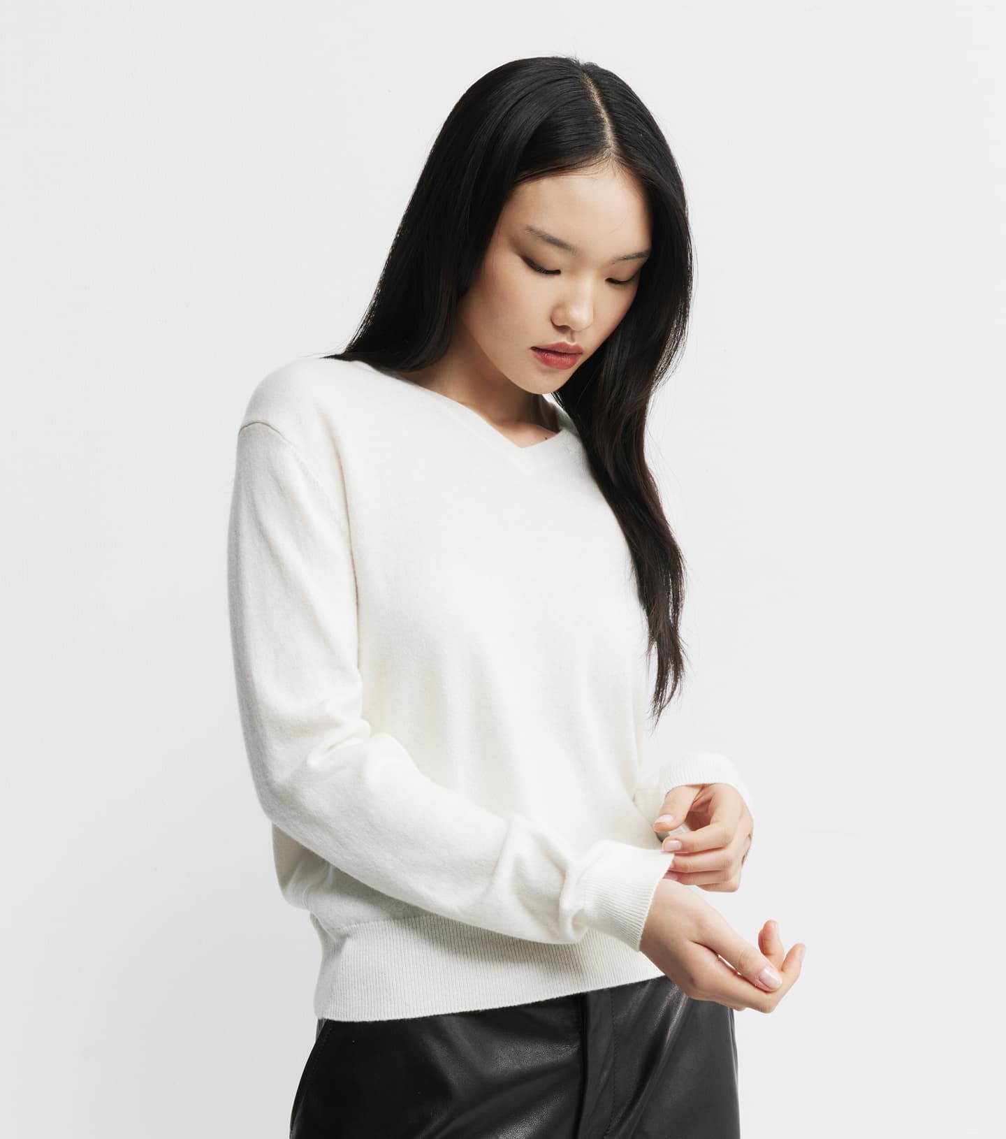 Signature Cashmere V-Neck - White