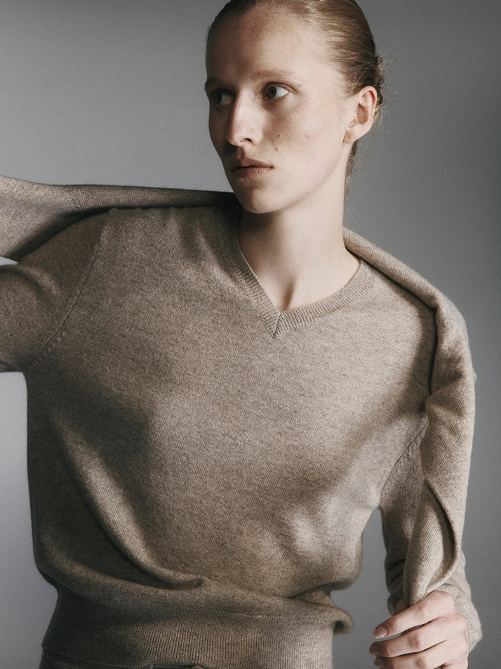 Signature Cashmere V-Neck - Birch