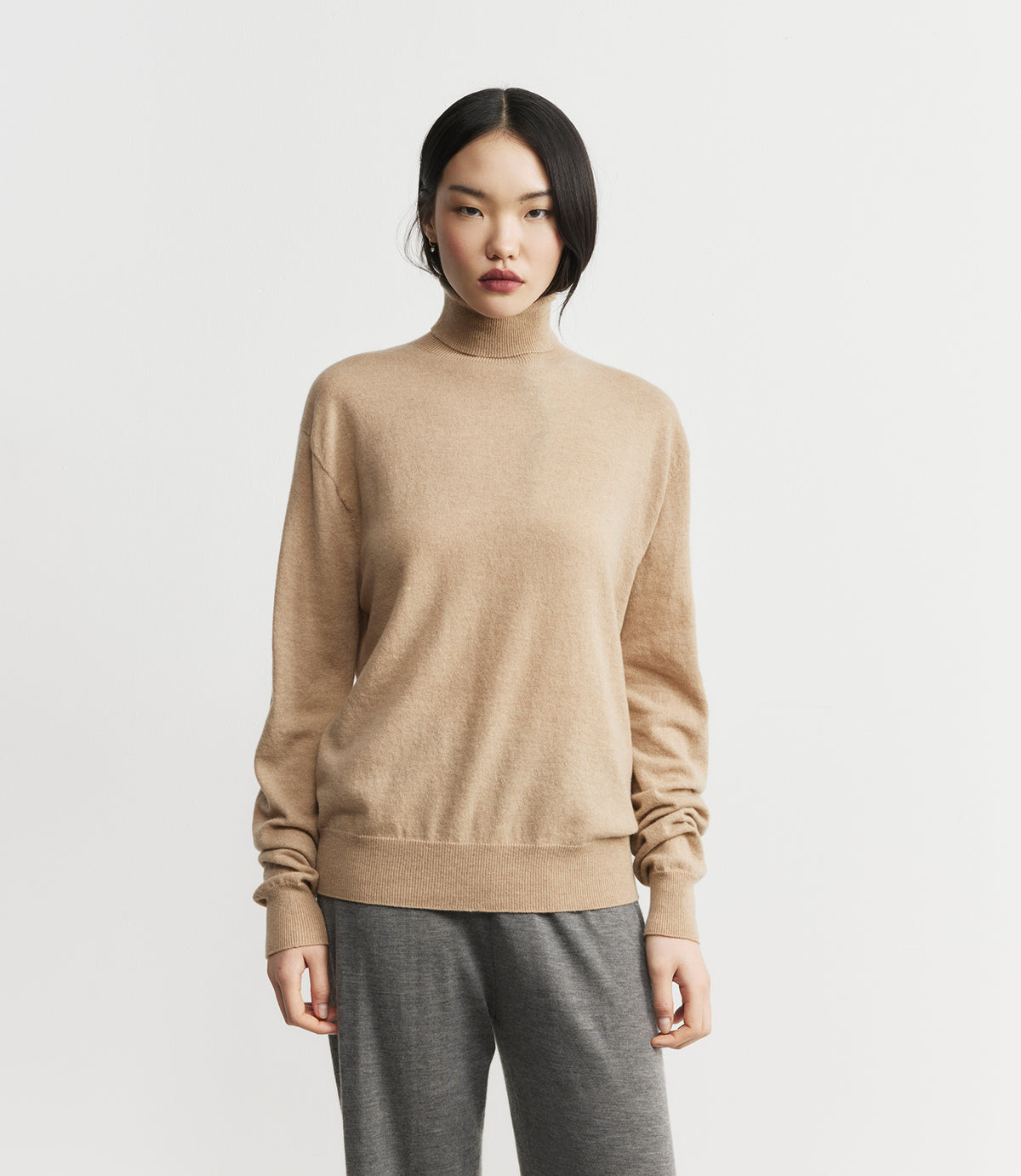 Signature Relaxed Cashmere Turtle Neck - Birch