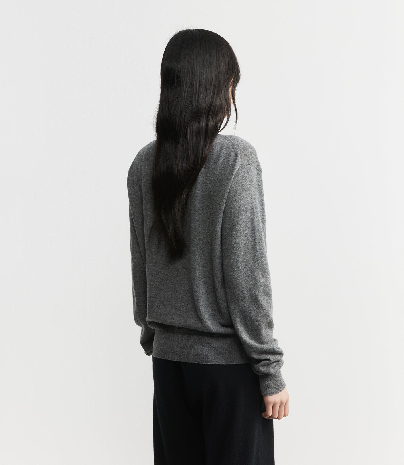 Signature Relaxed Cashmere Turtle Neck - Graphite