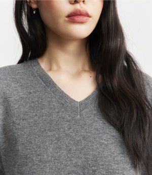 Signature Relaxed Cashmere V-Neck - Graphite